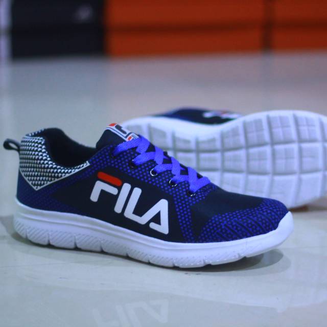 Salah satunya dengan sepatu fila yang . Sepatu Fila Wanita Sekolah