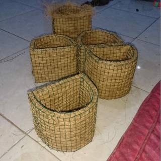 Cara membuat pot bunga anggrek dari sabut kelapa bisa sobat temui di situs. Pot Gantung Vas Bunga Unik Dari Sabut Kelapa Kualitas Terbaik Free Tali Shopee Indonesia