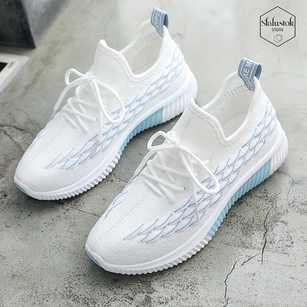 Long days of walking mean you’re going to want to pack shoes that offer support—without skimping on style, of course. Sepatu Olahraga Harga Terbaik September 2021 Shopee Indonesia