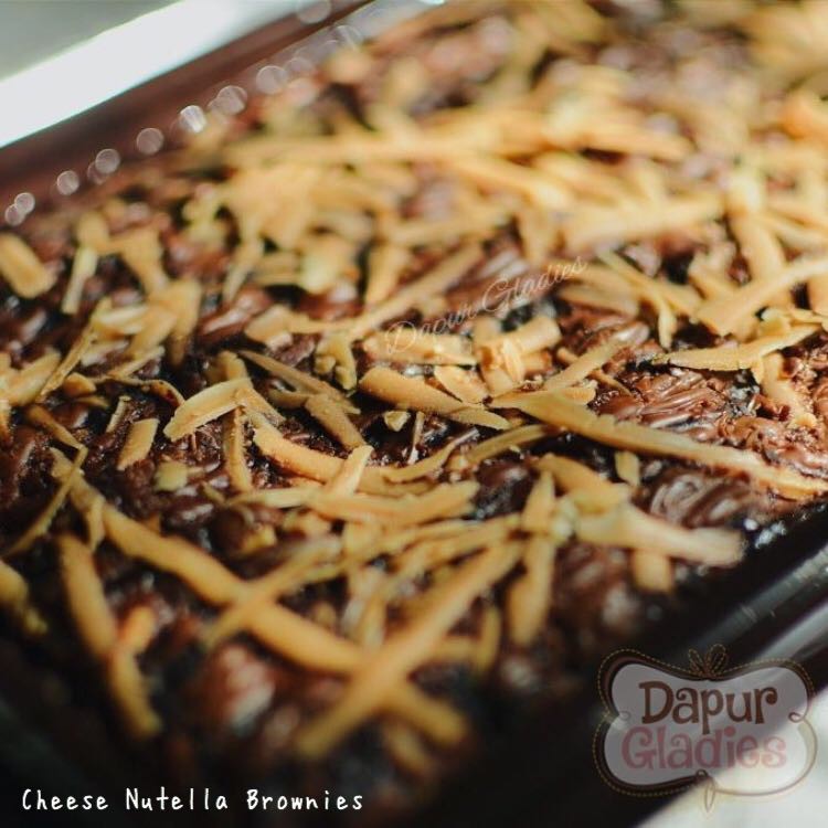 Siapa yang menyangka kalau sebuah kue yang dianggap gagal bisa menjadi kudapan favorit di seluruh dunia . Brownies Cheese Nutella Shopee Indonesia