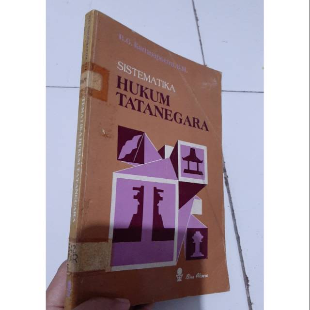 Dalam membicarakan hukum harta kekayaan, tidak terlepas dari pemahaman pengertian hukum perdata, karena hukum harta kekayaan merupakan bagian yang tidak. Second Ori 3005 Sistematika Hukum Tatanegara Shopee Indonesia