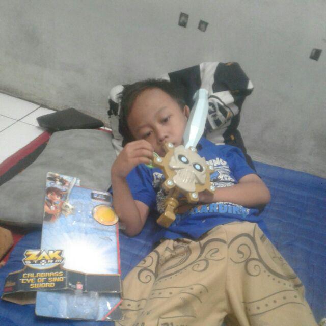 Zak storm mendapat kekuatan dari pedang calabrass, calabrass mempunyai tujuh mata yang dapat digunakan untuk mendapatkan kekuatan . Promo Mainan Pedang Zak Storm Calabrass Eye Of Sino Sword Shopee Indonesia