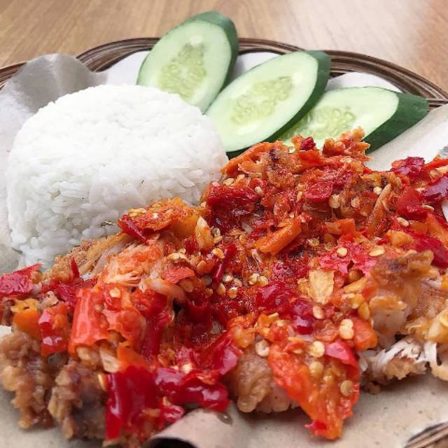 Koleksi beberapa menu utama ayam geprek istimewa yang lengkap dan cukup beragam dan yang pasti sehat. Nasi Box Paket Ayam Geprek Crispy Sambal Bawang Bandung Shopee Indonesia