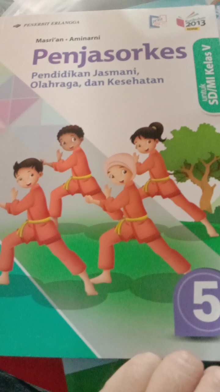 buku penjas orkes (pendidikan jasmani, olahraga dan kesehatan) pjok sd mi kurikulum 2013 penerbit erlangga revisi terbaru kelas 6 sd buku teks pengayaanâ penjasorkesâ disusun mengacu pada kurikulum 2013 (revisi 2016). Buku Penjas Orkes Pjok Sd Mi Kelas 5 Kurikulum K 2013 Penerbit Erlangga Shopee Indonesia