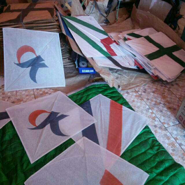 Apakah anda mencari gambar tentang gambar layangan gapangan? Jual Rangka Layang Layang - Layangan Unik