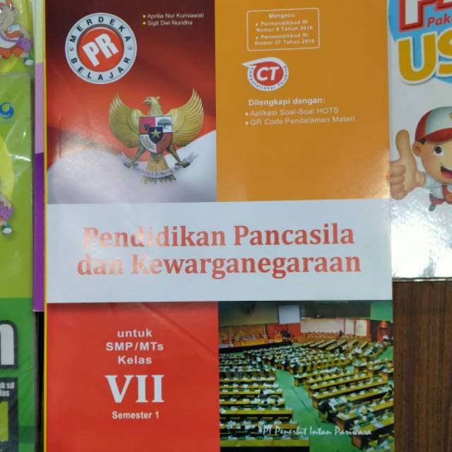 Berilah tanda silang di huruf a,b dan c dan jawaban lah dengan benar! Buku Soal Pr Pendidikan Pancasila Ppkn Pkn Smp Kelas 1 7 Semester 1 Kemendikbud New Shopee Indonesia