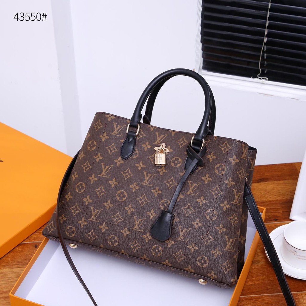 Serta pilihan tas branded original/authentic baru dan preloved lainnya dengan harga terbaik di banananina.co.id. Tas Louis Vuitton Flower Tote Monogram M43550 Shopee Indonesia