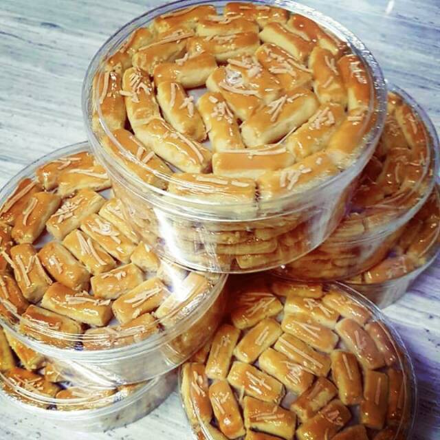 500 gram tepung terigu protein sedang; Kue Kastengel Enak Kue Kering Kastengel Keju Kemasan Toples 1 4kg Shopee Indonesia