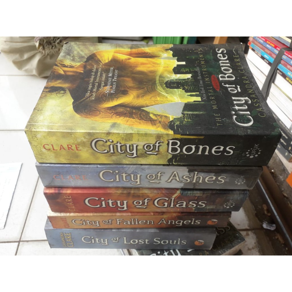 Novel the mortal instruments city of bones ashes glass cassandra clare. Jual Novel Terjemahan Seri The Mortal Instruments 1 5 Indonesia Shopee Indonesia