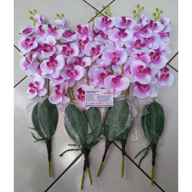 Putih, melambangkan kerendahan hati dan penghormatan, kemurnian, kepolosan, keanggunan dan keindahan. Bunga Anggrek Putih Ungu Imitasi Palsu Cabang 2 Untuk Hiasan Dekorasi Pelaminan Dan Hotel Shopee Indonesia