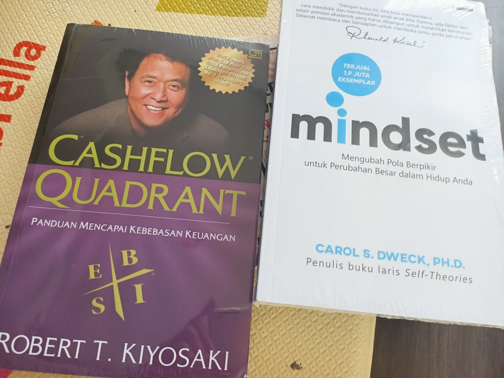 Cashflow quadrant merupakan konsep yang diperkenalkan oleh penulis sekaligus investor robert t kiyosaki untuk mengetahui sumber pendapatan . Jual Buku Cashflow Quadrant Edisi Revisi By Robert T Kiyosaki Penulis Rich Dad Poor Dad Indonesia Shopee Indonesia