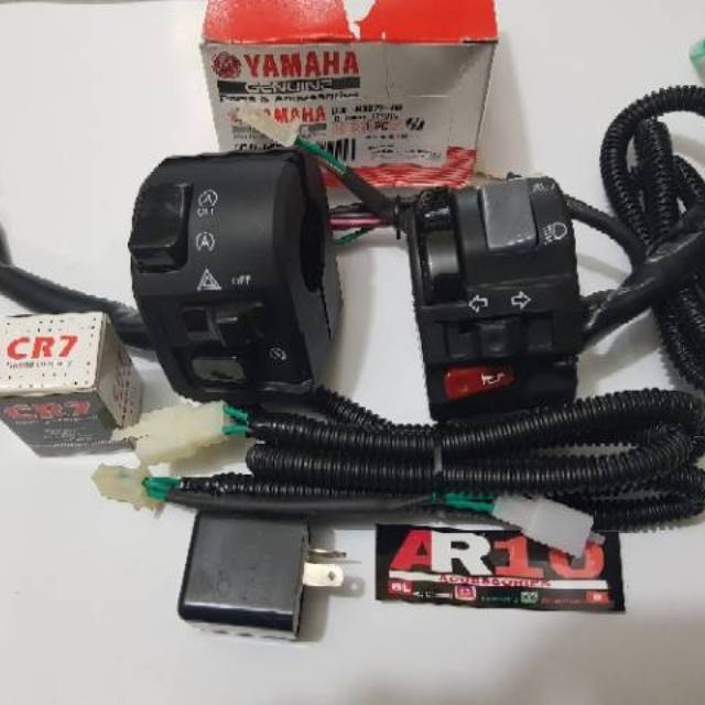 Terlihat jelas perbedaannya, dimana di socket lampu old vixion ada dua kabel pendek keluar yaitu kabel hitam dan kabel kuning, kabel hitam jelas . Saklar Kanan Lexi Pnp Nmax Paket Saklar Kiri Old Vixion Original Minda Dan Kanan Lexi Ygp Pnp Shopee Indonesia
