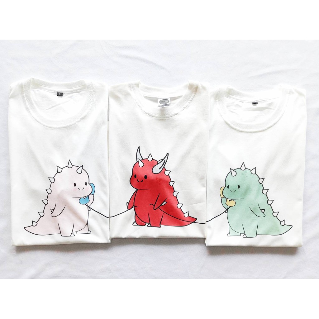 Jadi arti dari gambar dino merah di tiktok ini menceritakan kisah percintaan yang diwujudkan dalam bentuk dinosaurus lucu dimana terbentuk . T Shirt Dino Tiktok Kaos Dino Baju Dino Merah Pink Hijau Shopee Indonesia