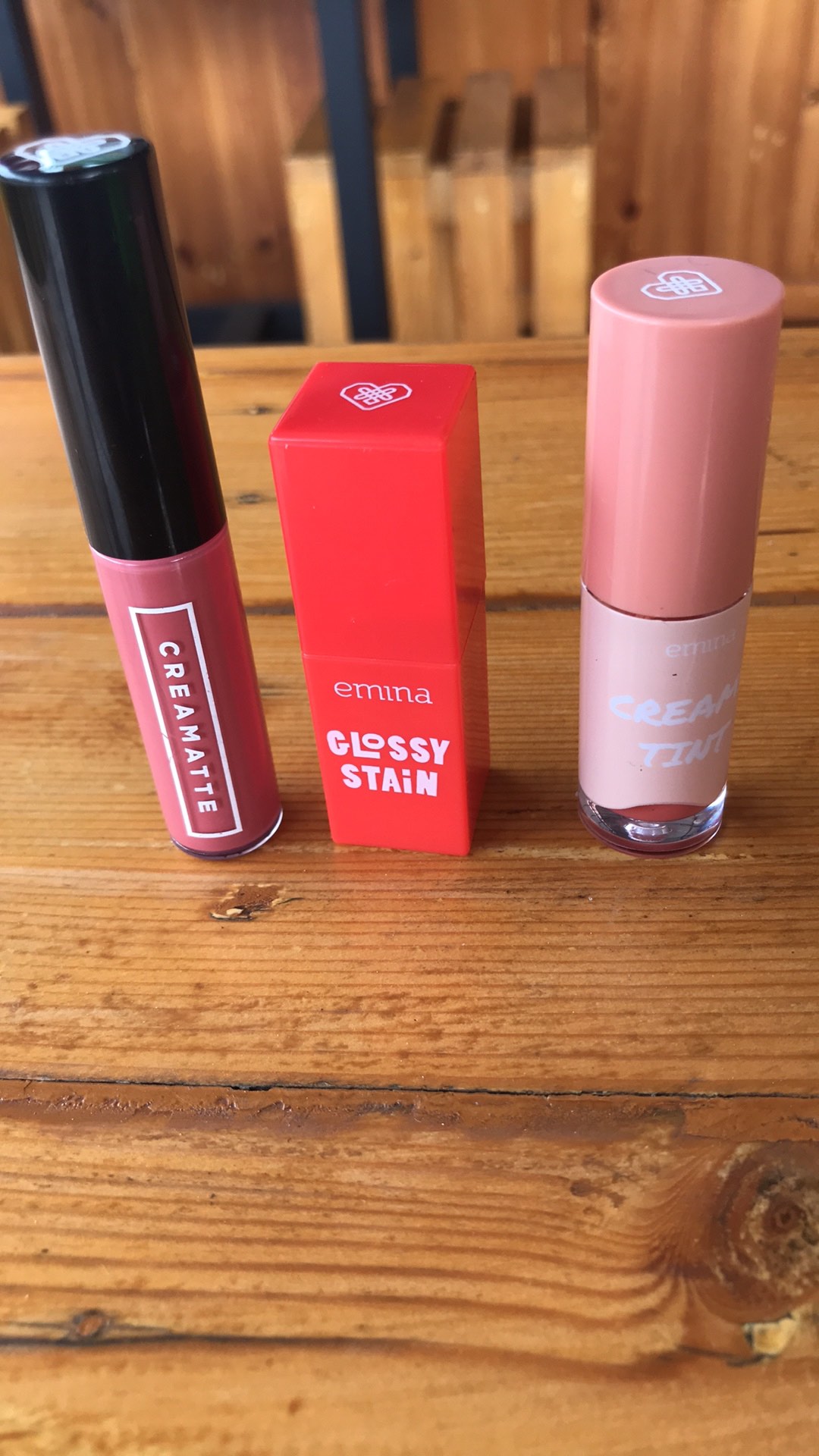 Blp memiliki produk lip stain (lip tint) dan lip coat (lip matte). ORIGINAL Emina Glossy Stain Lip Tint Liptint Gloss 3 Gr