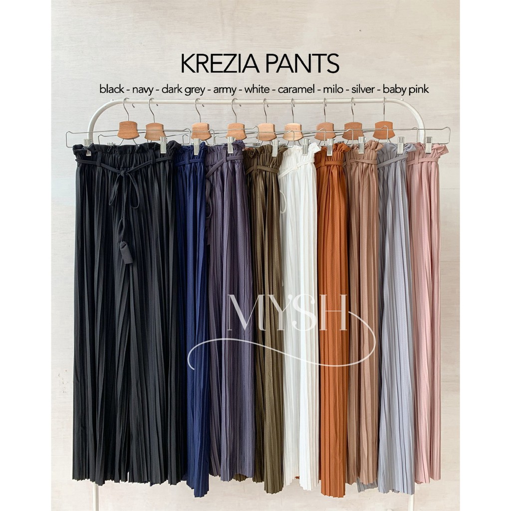 Dengan rok dan parka, kamu bisa tetap tampil feminin di foto buku tahunan bertema army look. Celana Krezia Pants Pleats Plisket Import Vol.2 | Shopee Indonesia