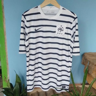 The shirt features a white colored collar along with the logo of the french . Jual Jersey France Perancis World Cup Piala Dunia 2014 Indonesia Shopee Indonesia