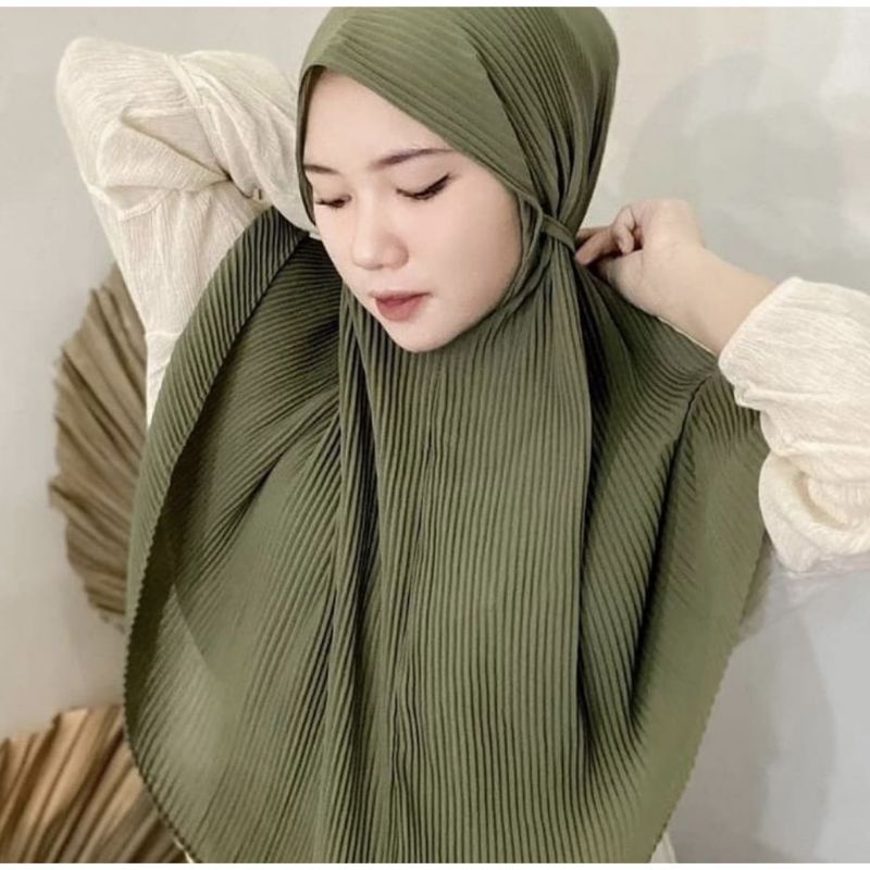 Tetap sesuai kaidah islam sambil bisa tampil kekinian. Jual Hijab Remaja Terbaru Kerudung Instan Wanita Kekinian Bergo Plisket Indonesia Shopee Indonesia