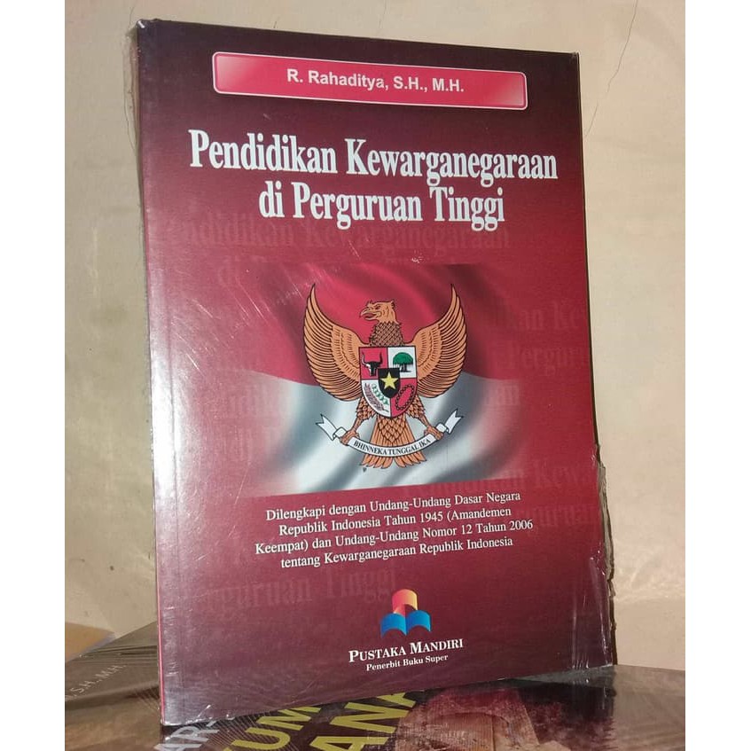 Terdapat empat landasan pendidikan pancasila yaitu landasan historis, landasan kultural, landasan yuridis, dan landasan filosofis. Dasar Pendidikan Kewarganegaraan Di Perguruan Tinggi - Seputaran Guru