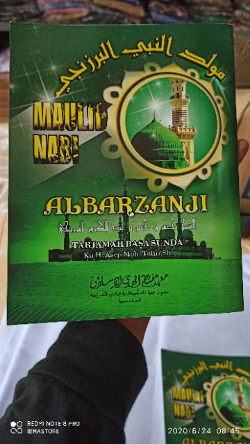 Proses ngarobah basa kana basa nu sejen teh disebutna narjamahkeun. Terjemahan Al Barzanji Bahasa Sunda Huda Pusat Shopee Indonesia