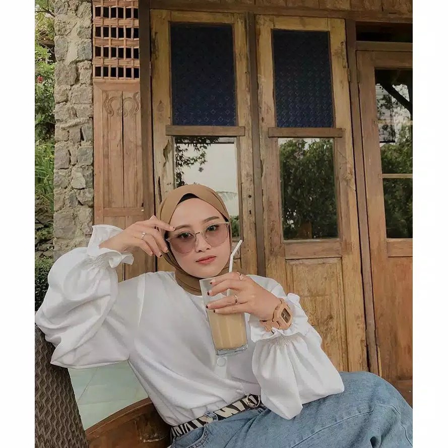 Banyak banget cara padu padan kaus stripes yang bisa kamu terapkan untuk mendapatkan gaya hijab stylish dan kekinian. Miska Top Atasan Wanita Remaja Baju Santai Murah Baju Ootd Kekinian Shopee Indonesia