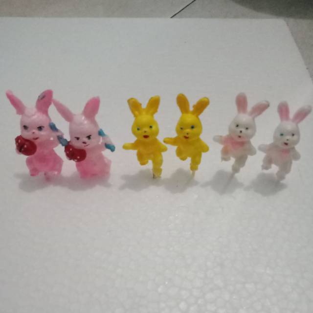 Warna bulu kelinci ini bervariasi namun yang paling diminati yaitu kelinci dengan warna bulu putih dan mata berwarna merah. Hiasan Kue Ulang Tahun Topper Boneka Figurine Hiasan Kue Ulang Tahun Binatang Kelinci Warna Warni Shopee Indonesia