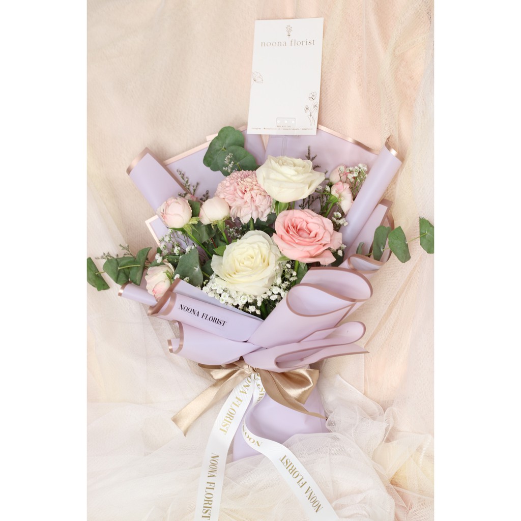 Korean style graduation bouquet 1000000 10. Korean Hand Bouquet Buket Bunga Asli Graduation Wisuda Anniversary Valentine Natal Shopee Indonesia