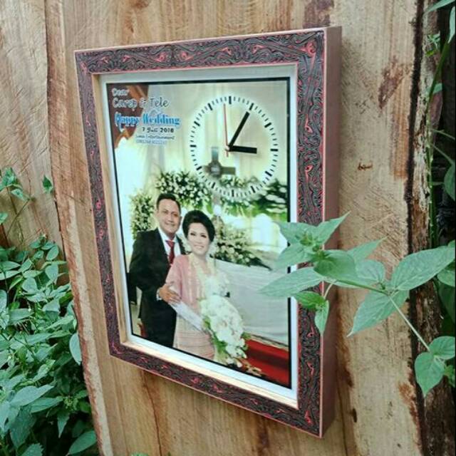 Watercolor flowers frame for wedding or greeting card composition geometric floral frame illustration of red roses peonies leaf branches wedding invitation . Phinos Jam Dinding Bingkai Gorga Kayu Shopee Indonesia