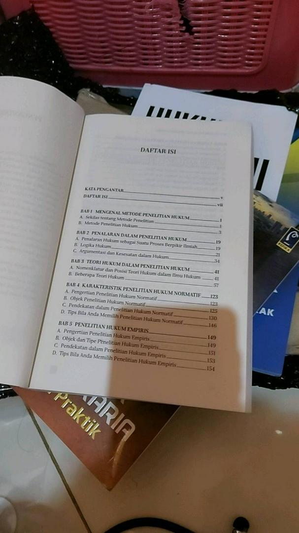 Keduanya memiliki perbedaan baik dari segi pendekatan, maupun metodenya. Jual Metode Penelitian Hukum Normatif Dan Empiris Dr Jonaedi Efendi Prenada Indonesia Shopee Indonesia