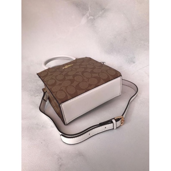 For eighty years, coach has produced ladies bags that are the perfect combination of utility, style, and craftsmanship. Coach Mini Tophandle C5401 Shopee Indonesia