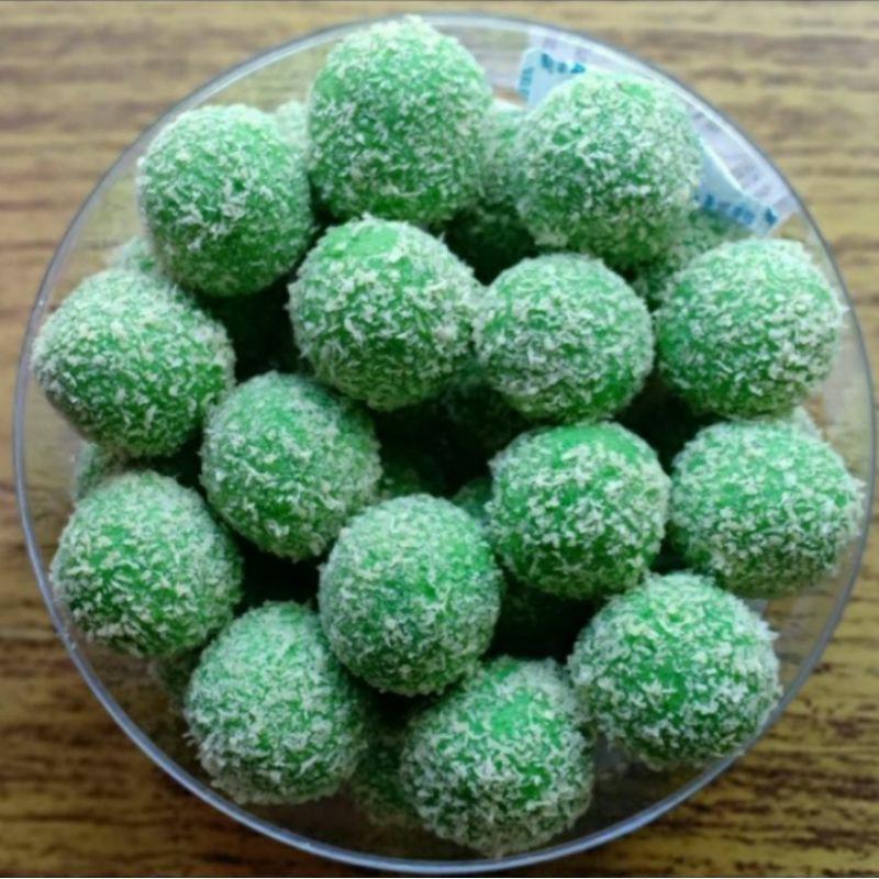 After cold then put unti coconut and roll then smeared with whipping cream and sprinkle grated coconut add klepon above it the cut and the pieces. Jual Kue Kering Nastar Klepon 250 Gr 500 Gr Isi Unti Kelapa Indonesia Shopee Indonesia