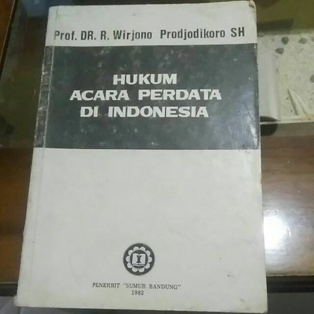 Hukum perdata, hukum dagang, hukum pidana, hukum acara perdata, hukum acara pidana, harus diletakkan dalam kitab uu atau kodifikasi. HUKUM ACARA PERDATA DI INDONESIA Prof.Dr.R.Wirjono Prodjodikoro SH | Shopee Indonesia