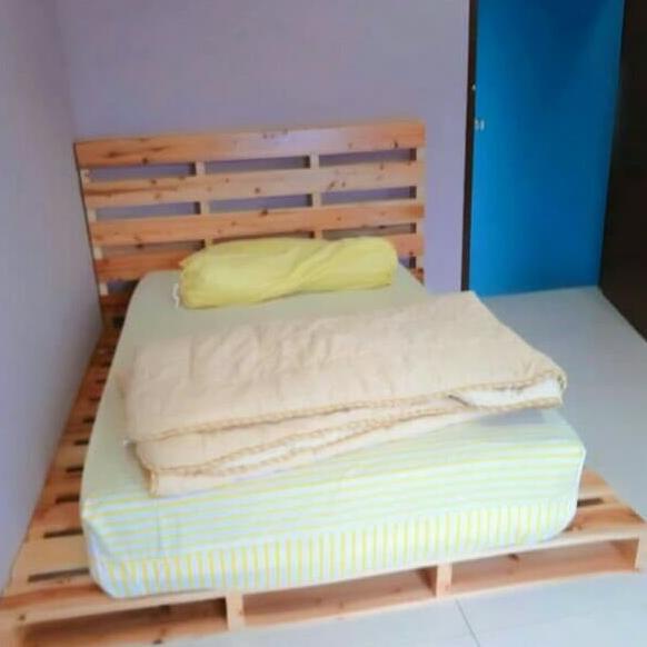 Kelompok ini mencakup usaha perdagangan eceran khusus furniture, seperti meja, kursi, lemari, tempat tidur, rak buku, rak sepatu dan bufet. Harga Kursi Palet Terbaru November 2021 Biggo Indonesia