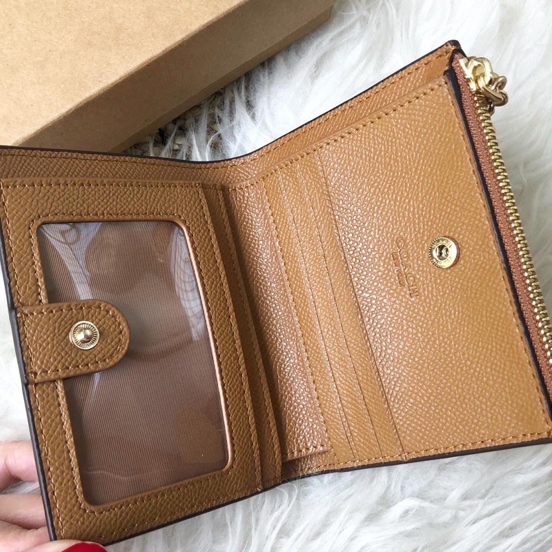 I'm in the same situation as you, i ordered a bag 2 days ago and got a confirmation email which made me suspicious, the english was very&nbsp;. Card Holder Coach Snap Card Case Brown Black Signature Shopee Indonesia