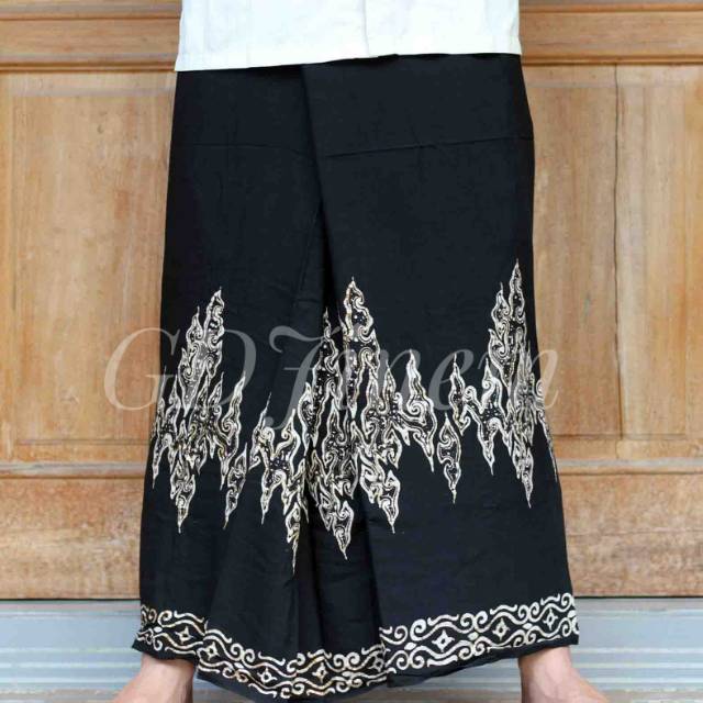 Sarung batik motif naga mega mendung new normal printing. Sarung Batik Hitam Polos Motif Minimalis Sarung Batik Santri Sarung Nahdliyyin Shopee Indonesia