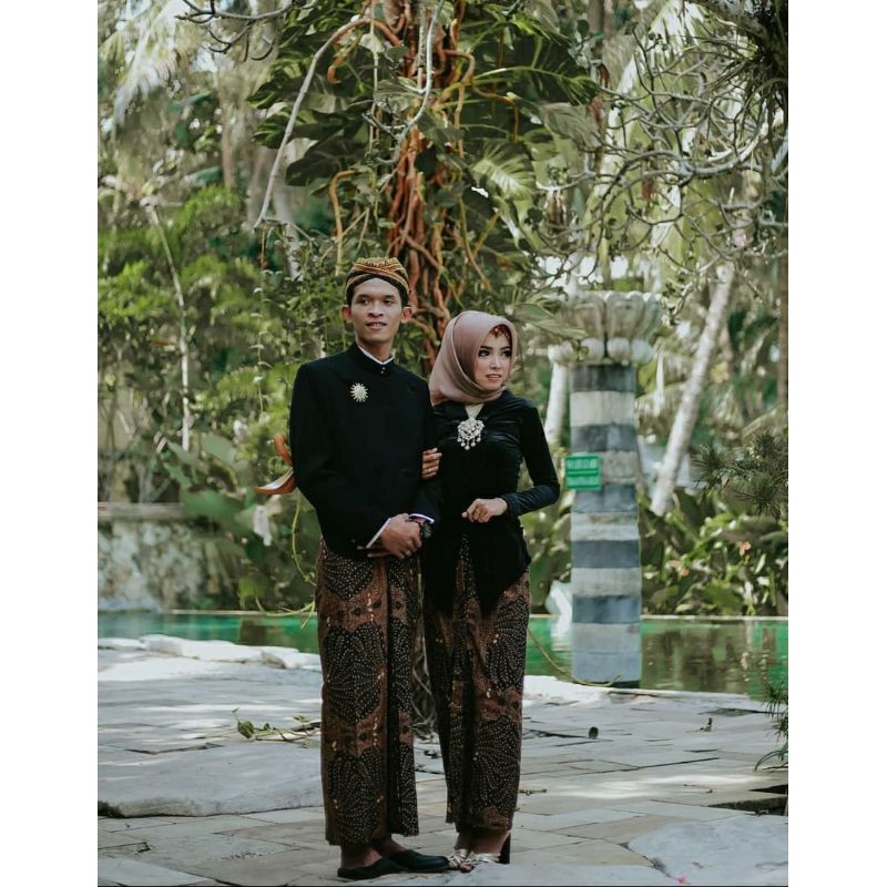 Tema traveling kompak dengan baju . Baju Prewed Baju Couple Beskap Kebaya Bludru Baju Adat Jawa Solo Free Aksesoris Beskap Shopee Indonesia
