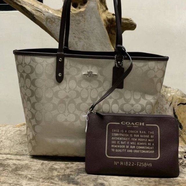 Created with signature coated canvas. Coach Reversible City Tote In Signature And Metallic Canvas Shopee Thailand