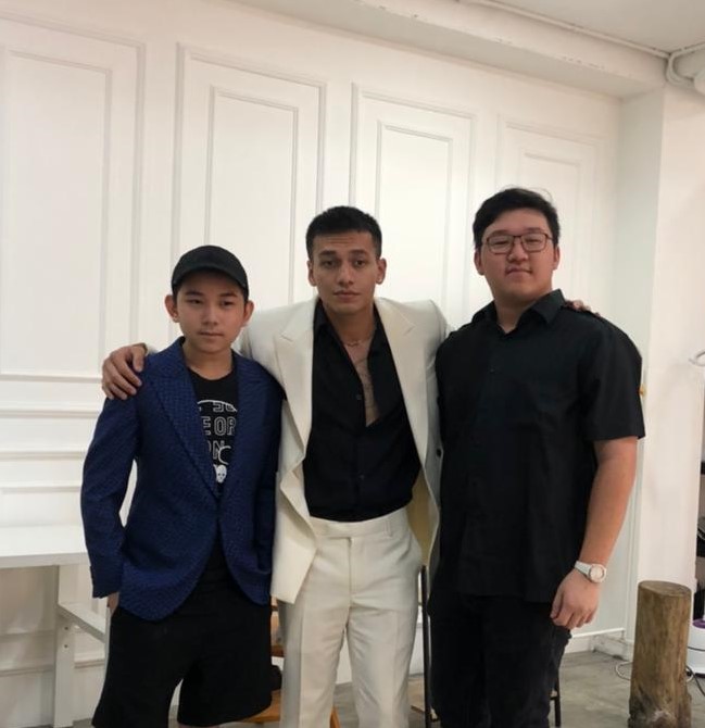 Lucunya, saat ditanya terkait pacaran dengan wanita yang sebelumnya sudah memiliki suami, atau janda, jefri . Jefri Nichol Tampil Keren Dengan Busana Rancangan Desainer Muda Stevano Brill - Channelsatu