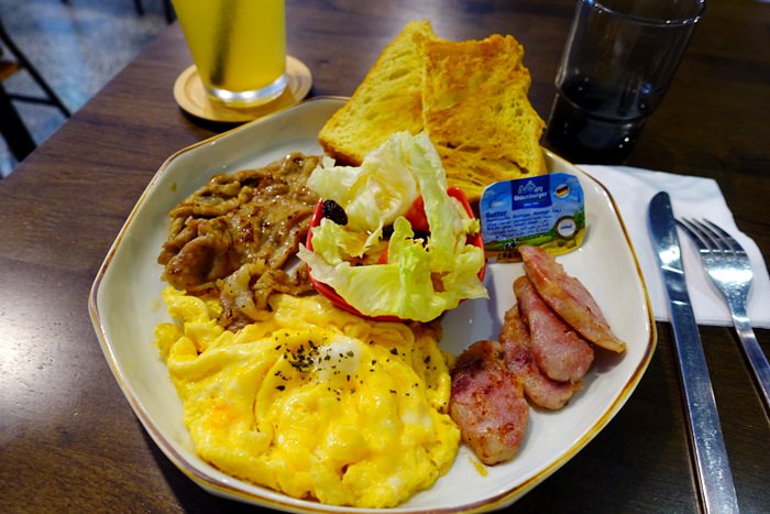 【食記】坐坐咖啡Zuò Zuò Cafe．復古懷舊老屋咖啡店@中山站