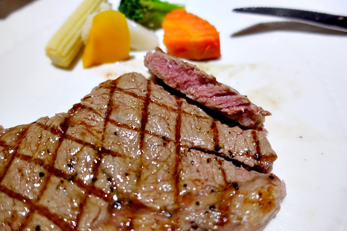 【食記】VOLKS 沃克牛排．來自日本的連鎖牛排館．麵包沙拉吃到飽(敦南店) @六張犁/科技大樓站