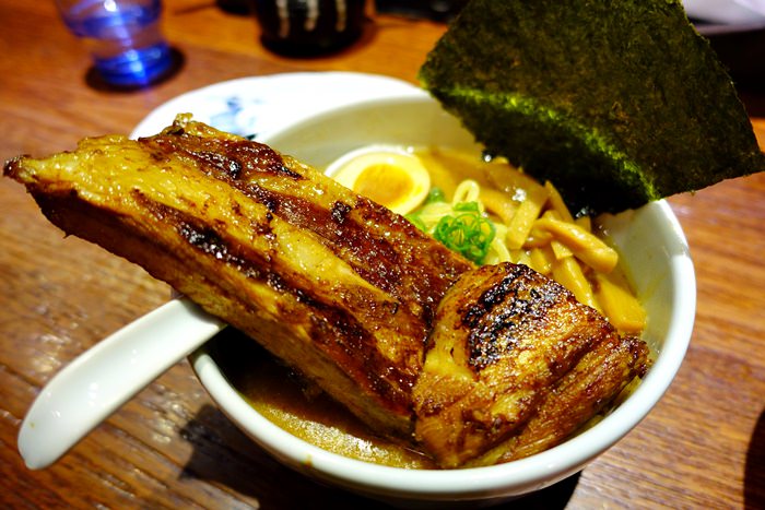 【食記】麵屋武藏虎嘯．霸氣的限量雙刀流拉麵 @忠孝敦化站(東區)