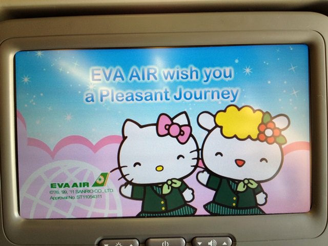 【13 秋日．楓遊東京 】- 長榮Kitty班機 & Kitty兒童餐也太豐盛了吧~