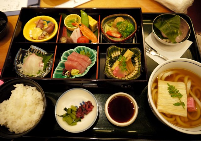 【13 春遊．櫻之關西 】- DAY4 超豐富的日式便當烏龍麵 美美卯うどんすき@京都車站伊勢丹