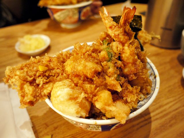 【13 秋日．楓遊東京 】- CP值破表的平價天丼 金子半之助
