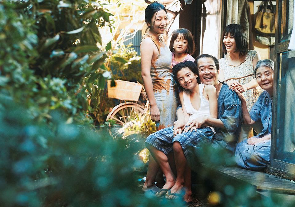 小偷家族：是枝裕和擅長說故事，但更擅長拍人┃影評