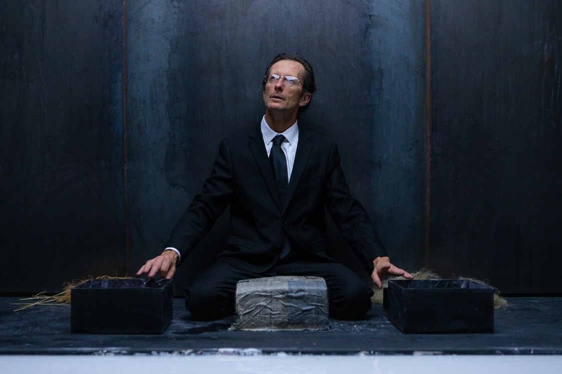 《O》：邱陽在《5×1》VR電影做開幕祭天儀式┃影評