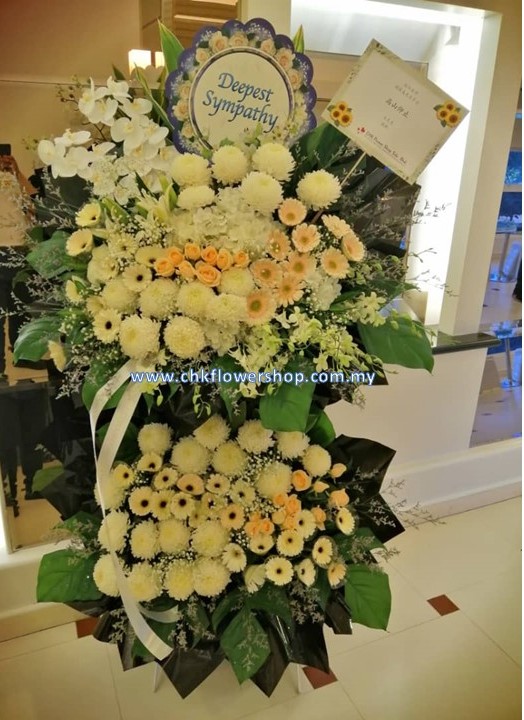 Farmer's pomegranate wreath says happy holidays in an inventive way. Cf016 Sympathy Flowers Condolence Flowers Funeral Wreath Funeral Flowers Chk Flower Gift Shop