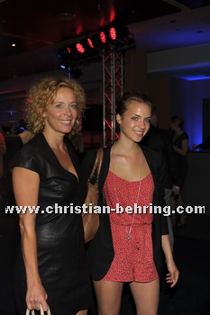 1956 ging er als erster ständiger korrespondent aus der bundesrepublik für die ard nach moskau. FIRST STEPS AWARDS 2011