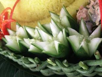 Veggie twister alat untuk membuat garnish spiral wortel timun serutan. Bentuk Bentuk Garnish Cimuth