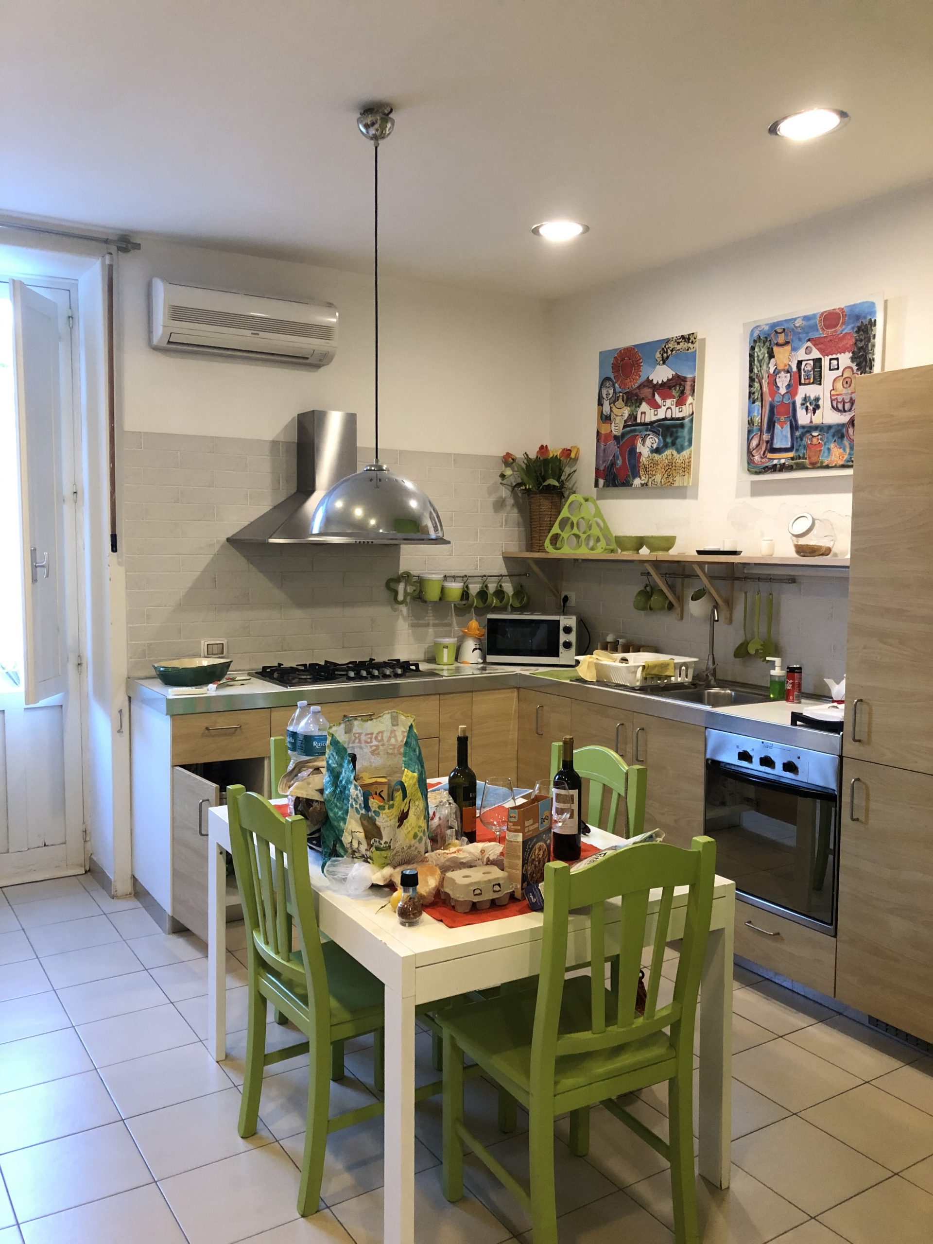 Syracuse digs. Green.