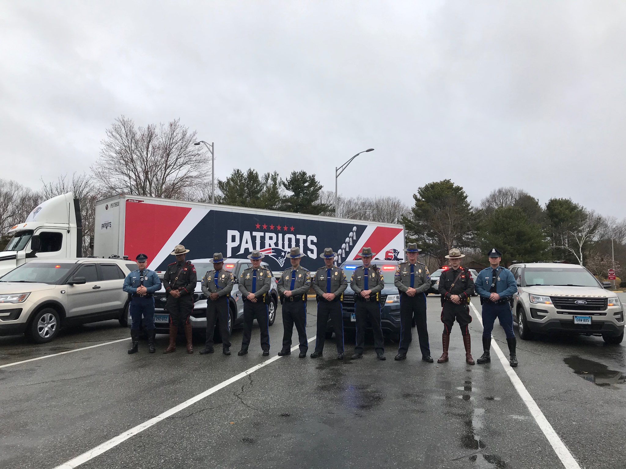 Although flying is considered the quickest option for getting from new york to boston (with flight times of around an hour), flights can be . Coronavirus Good News Shipment Of 300 000 Masks From New England Patriots Plane En Route To New York City With Massachusetts State Police As Its Escort Masslive Com